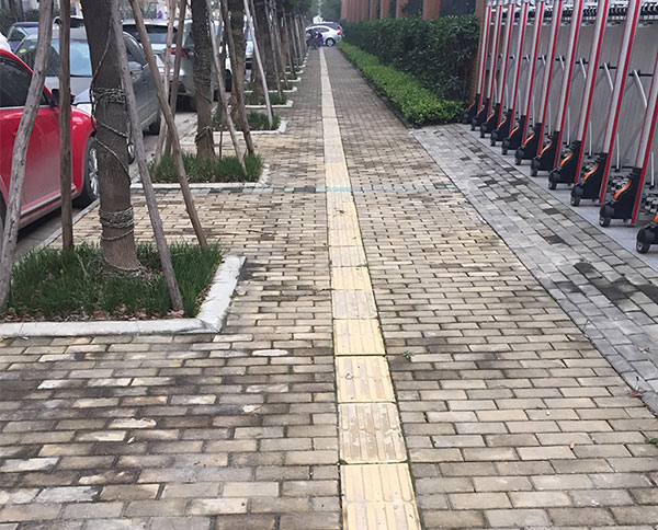 砂基透水磚鋪設(shè)案例